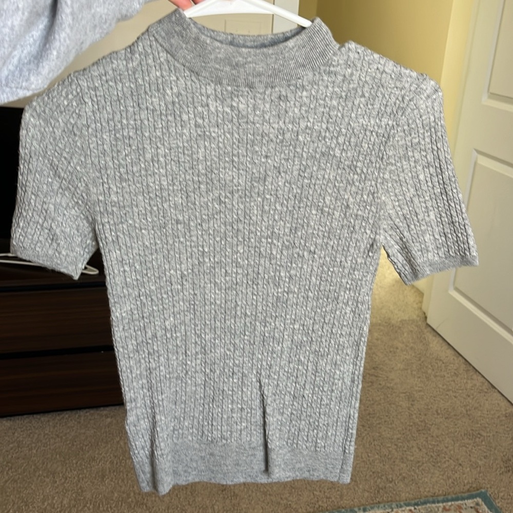 MANGO size Small Sweater. Gray small women’s sweater. Mango size small.